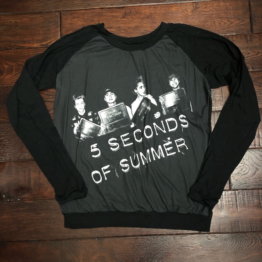5 seconds of summer crewneck size XL